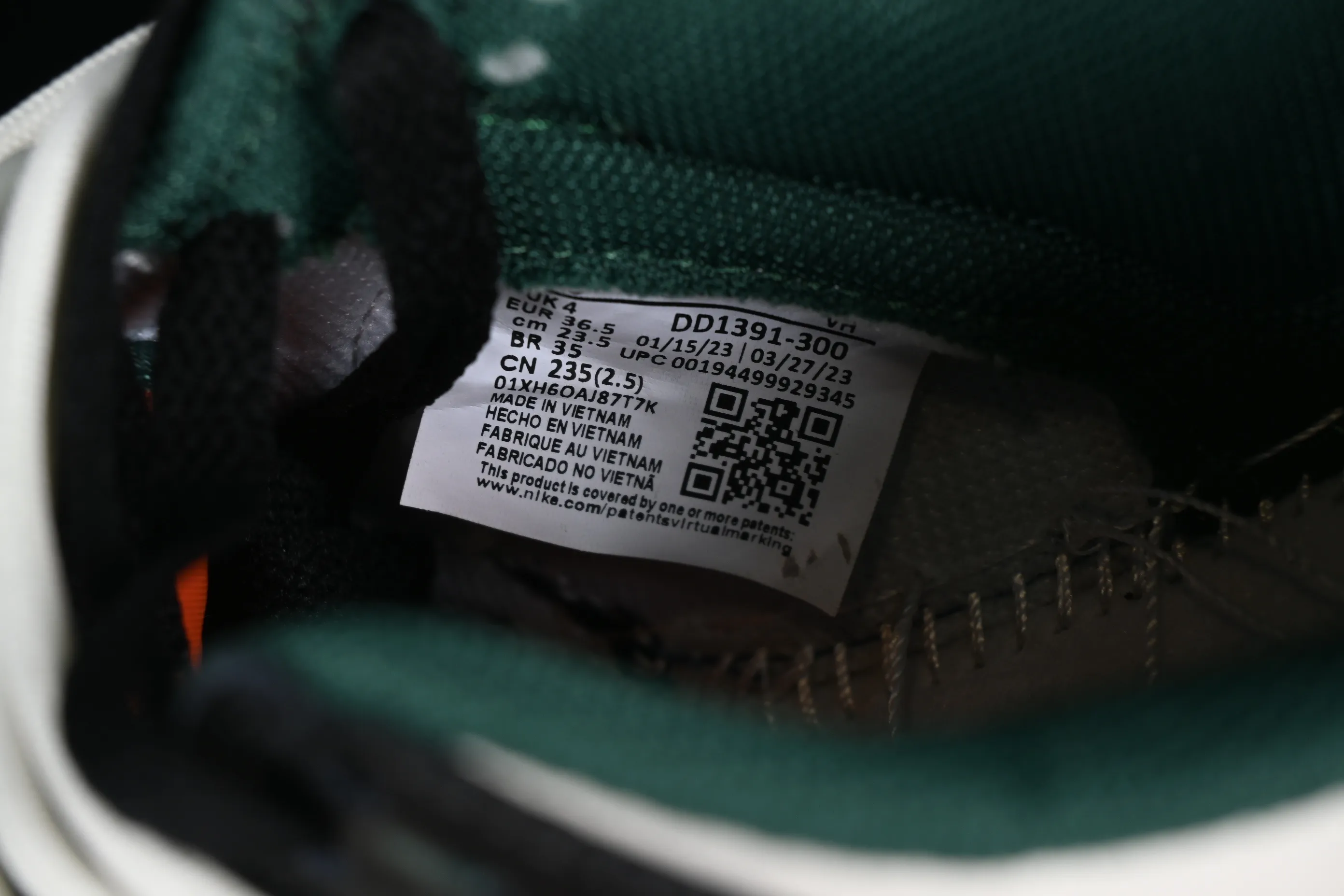 All Categories Nk SB Dunk Series Nk SB Dunk Low Low-top sneakers Nk Dunk Low Panda Prank-Sliding Track Cracked Skateboarder SB Strappy Low-top Casual Shoes DD1391-300